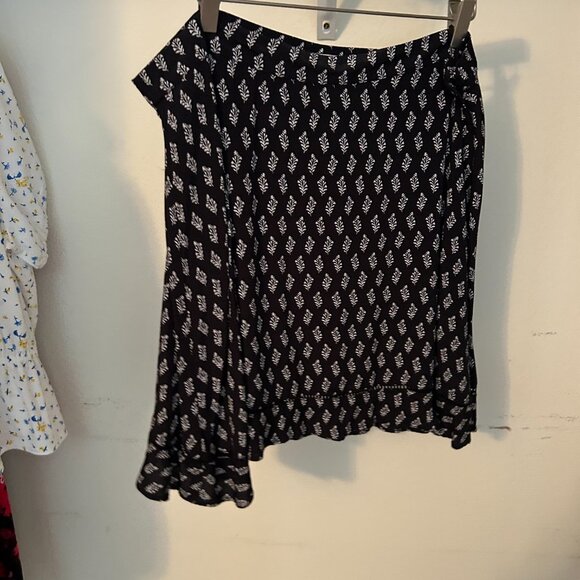 Loft black and white skirt - Picture 2 of 5